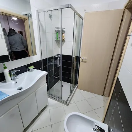 1-bedroom Unit In Apartment *